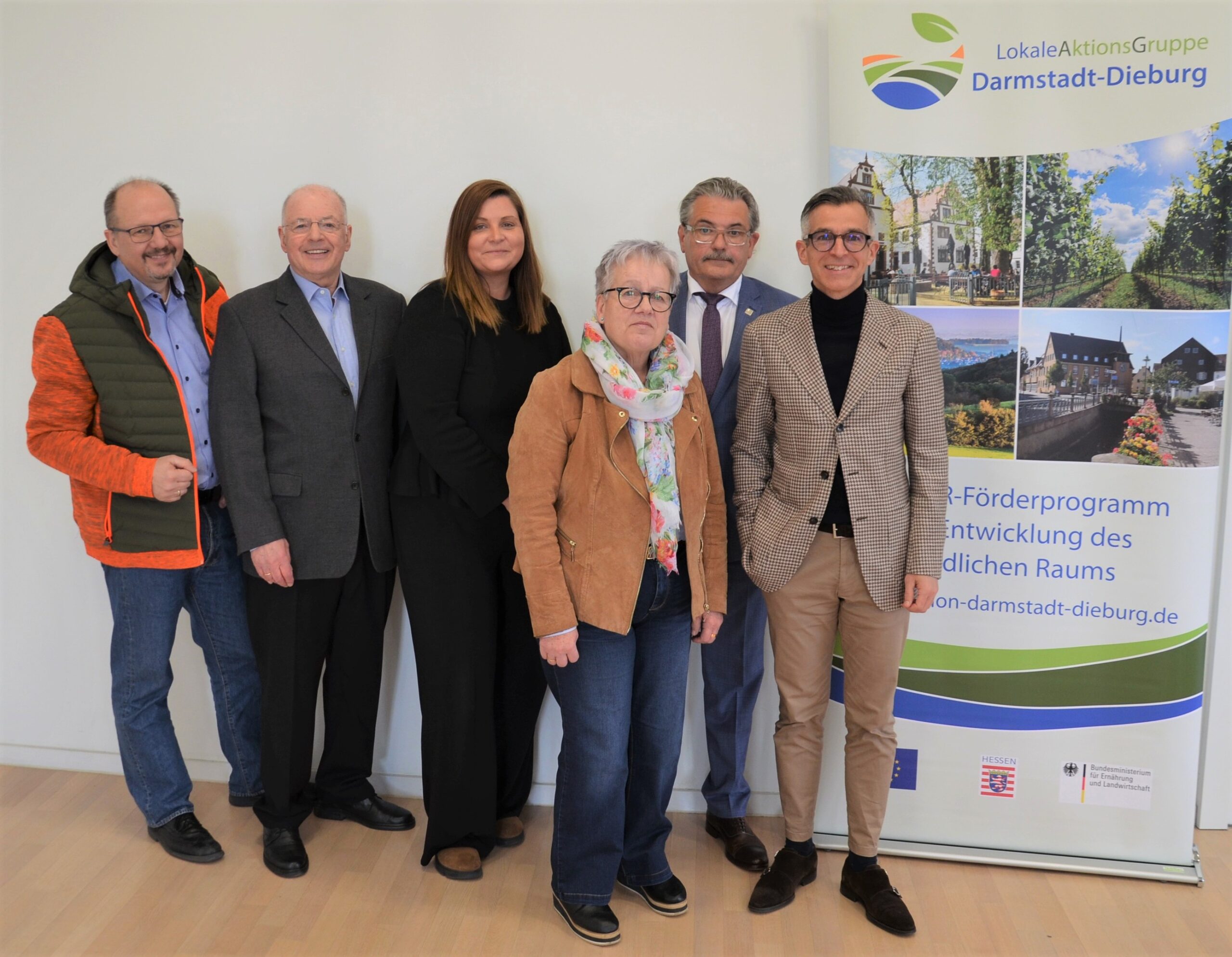 Vorstandsmitglieder (v.l.n.r.): Markus Hennemann, Hans-Georg Schöpp, Jenna Reibold, Brigitte Tkalec, Landrat Klaus Peter Schellhaas, Ramon Moral